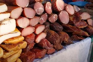 LOPOV OJADIO MLADU PORODICU IZ HRVATSKE: Pokrao im sve kobasice, slaninu i vino