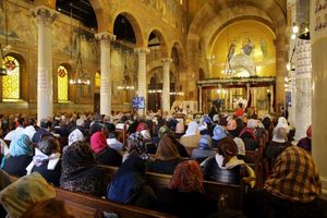 (VIDEO) EGIPATSKI HRIŠĆANI NA METI: Muslimani upali u crkvu, povređene tri osobe