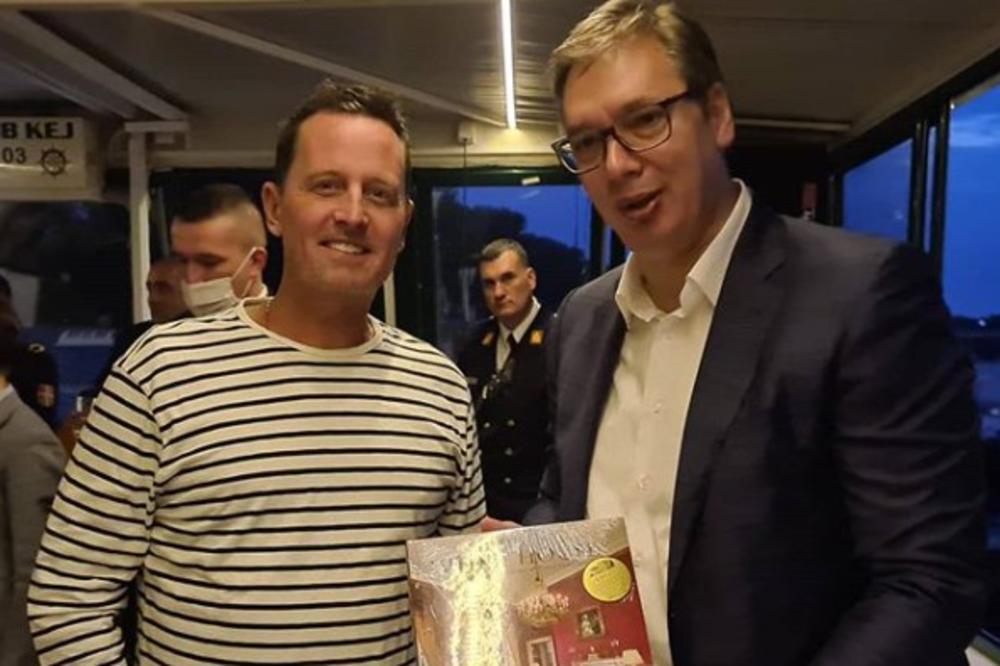 TRAMP POSLAO POKLON VUČIĆU: Predsednik Srbije razmenio darove sa Amerikancima na večeri na brodu (FOTO)