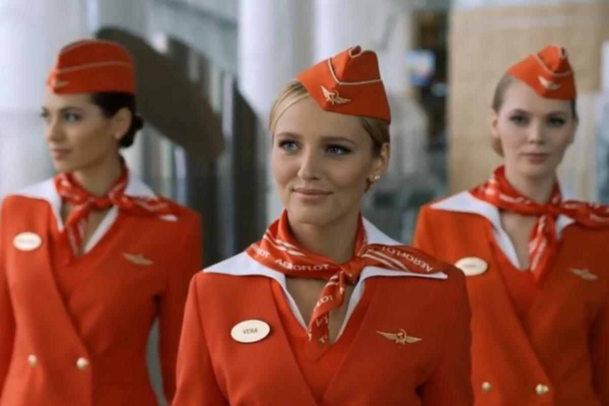 Мужичок и две подружки стюардессы