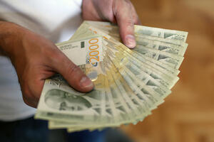 NEZNATNA PROMENA: Zvanični srednji kurs danas je 117,1729 dinara za jedan evro