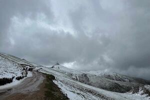SNEG KAD MU NIJE VREME: Neverovatne slike pred Đurđevdan, obeleli se vrhovi ovih planina (FOTO)