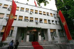 RAZMENJIVALI UVREDE: Sprečena tuča crnogorskih poslanika