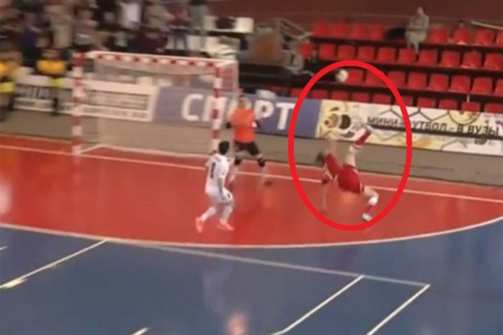 (VIDEO) ČUDO NEVIĐENO: Ovu golčinu na futsalu nikada niste videli!