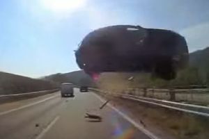 (VIDEO) SNIMAO JE VOŽNJU I ZABELEŽIO SOPSTVENU SMRT: Poslednje što je video je kako auto leti kroz vazduh