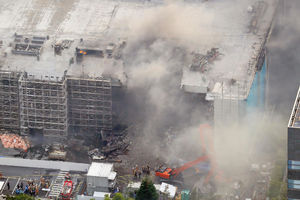 (VIDEO) FATALNI POŽAR U TOKIJU: 50 ekipa gasi zapaljeno skladište, ali uzalud