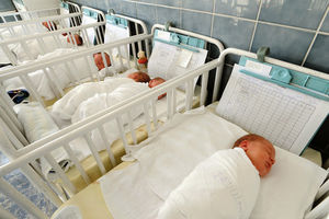 AKCIJA TREĆE DETE U KRUŠEVCU: Za 45 beba po 10.000 dinara