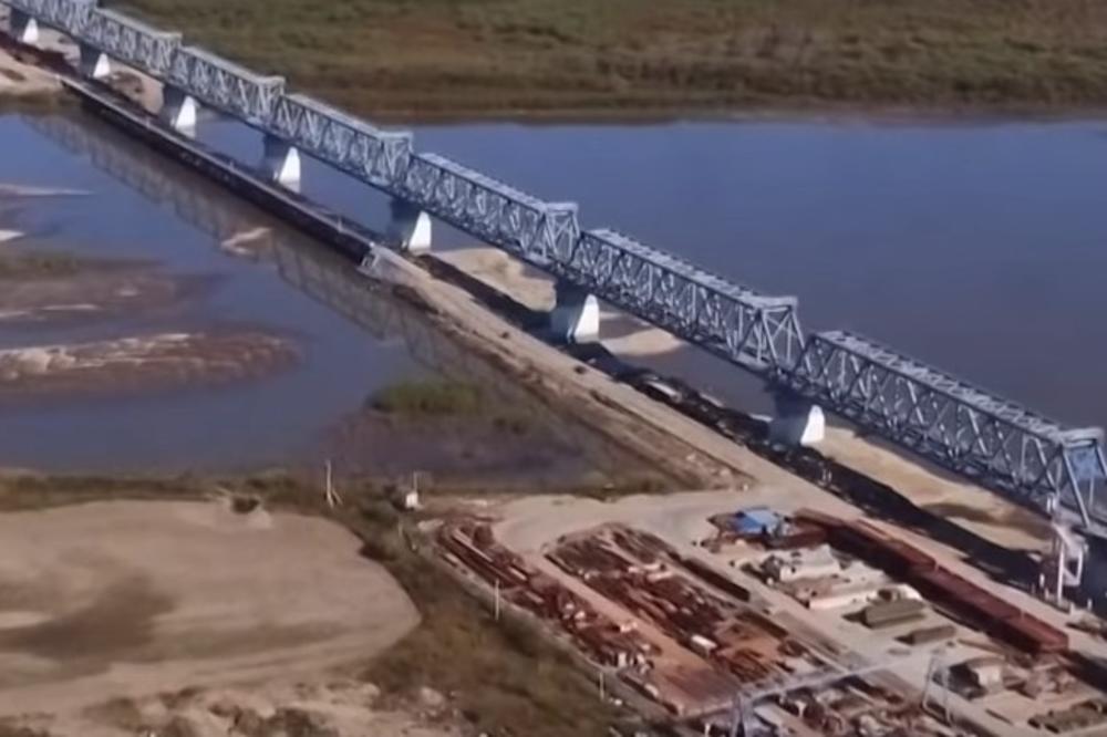 OVO JE PRVI MOST KOJI ĆE SPOJITI RUSIJU I KINU: Biće dugačak 2 km, a pregovarali su 28 godina dok nisu počeli sa gradnjom (VIDEO)