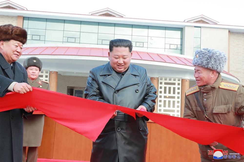 Kim otvorio novo skijaško odmaralište: Presekao je crvenu traku i pohvalio vojnike koji su gradili! (video)