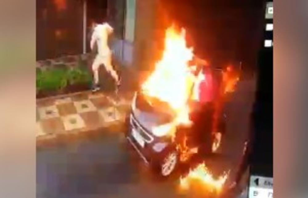 snimak kako su se stefan đukić i emil tuzović zapalili nakon što su pokušali da se reše automobila koji su koristili u izvršenju krivičnog dela