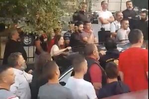 NAROD BRANI SVEŠTENIKE: U Danilovgradu se okupili ispred policije, Mirčeta Šljivančanin pušten iz pritvora (VIDEO)
