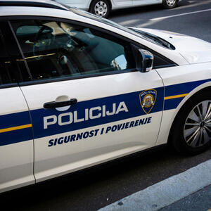 HOROR U SPLITU: Muškarac šipkom napao devojku u Splitu, seksualno je napastovao,