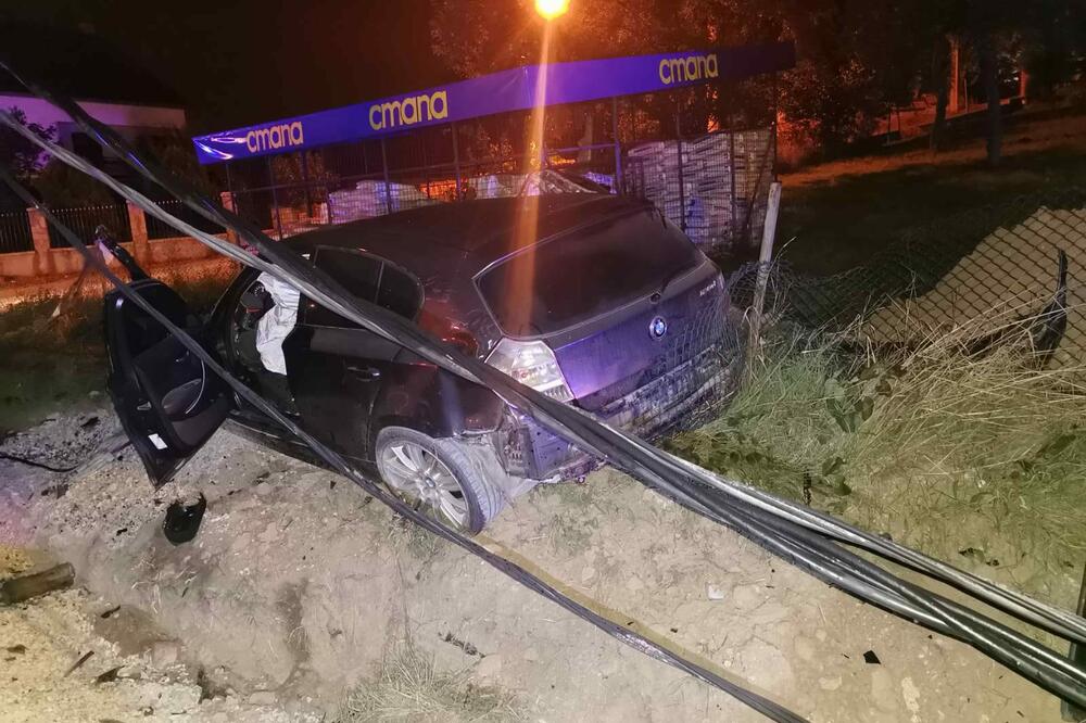 EVO ŠTA SE DESILO SA MLADIĆIMA IZ SMRSKANOG BMW-A: Policajci koji su došli na uviđaj doživeli ŠOK (FOTO)