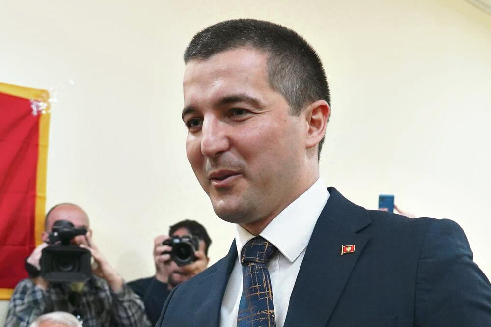 ALEKSA BEČIĆ POSTAO OTAC! Crnogorski političar podelio najlepše vesti: "Naša avantura sa Dušanom tek počinje" (FOTO)