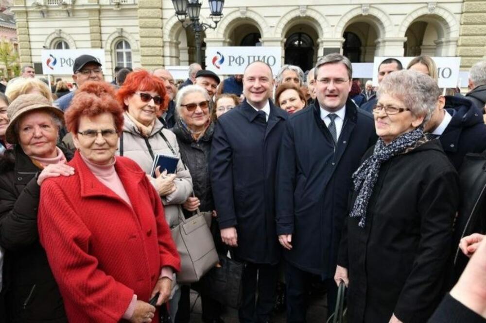 Gradonačelnik Milan Đurić i ministar Selaković obišli penzionere na Slanoj bari