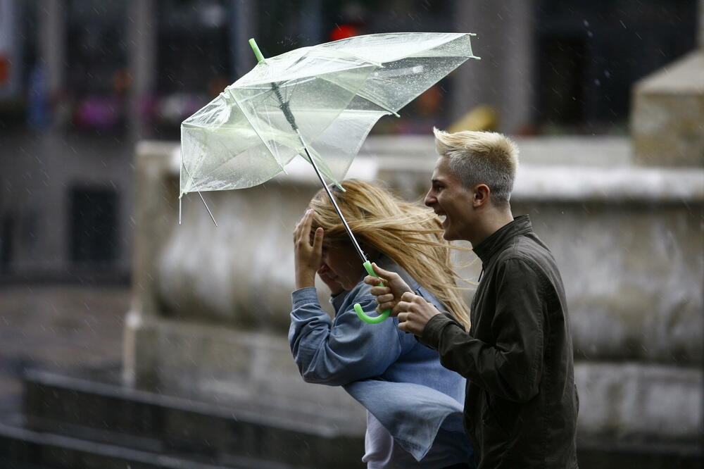 RHMZ UPALIO ALARME! Upozorenje na olujnu košavu danas u ovom delu Srbije! Po podne će se uz grmljavinu stuštiti 30mm kiše i više!