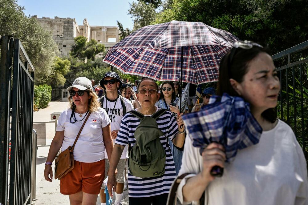 JAPANCI IMAJU TRIK ZA RASHLAĐIVANJE KOJI PROVERENO RADI I NA 40 STEPENI: Ovako bez muke podnose TROPSKE VRUĆINE na ulici