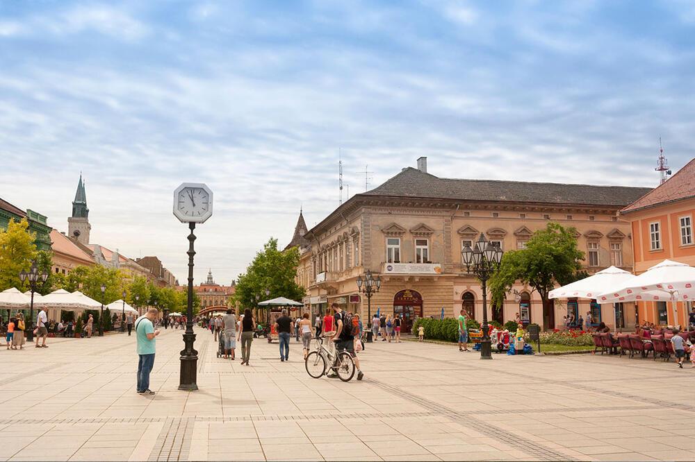 HRVATICA PITALA DA LI JE BEZBEDNO DA DOĐE U OVAJ SRPSKI GRAD Usledila lavina komentara: "E sad, ako se skineš gola nasred trga..."