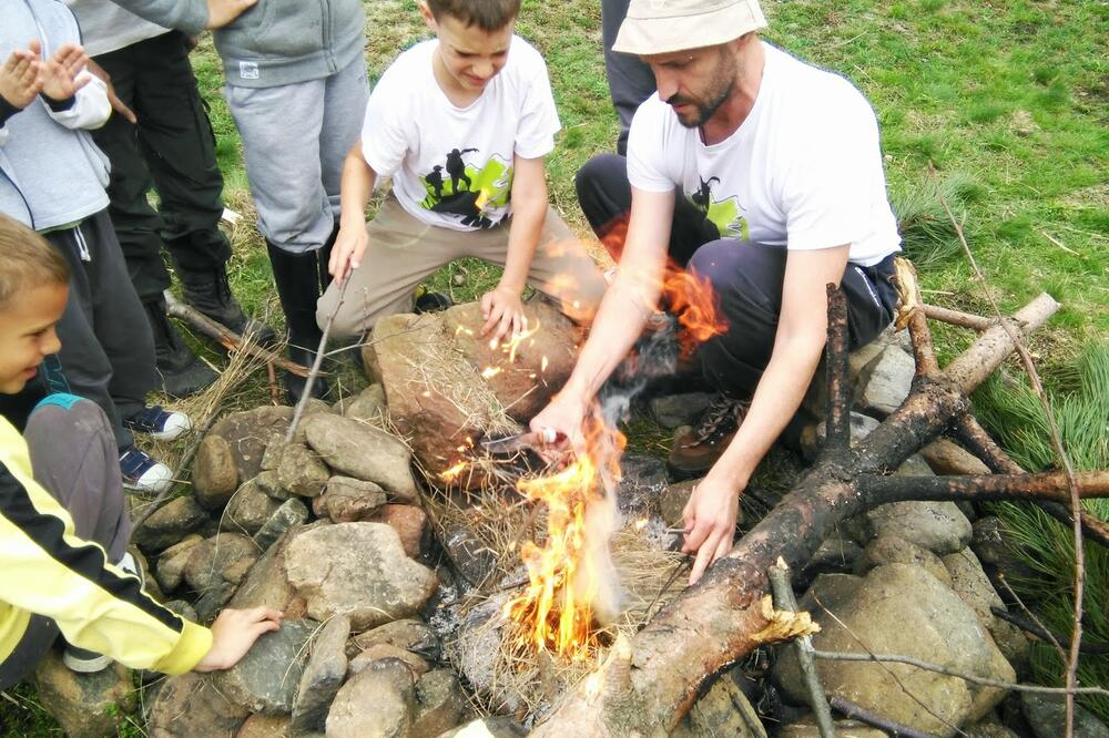 NIJE ZA ONE KOJI ŽELE DA SE NJIHOVOM DECOM BAVE ANIMATORI: Ako želite da budete uzor svojoj deci...