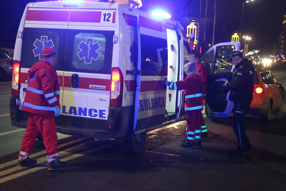 NOĆ U BEOGRADU: Devojka povređena u saobraćajnoj nesreći u Mirijevu