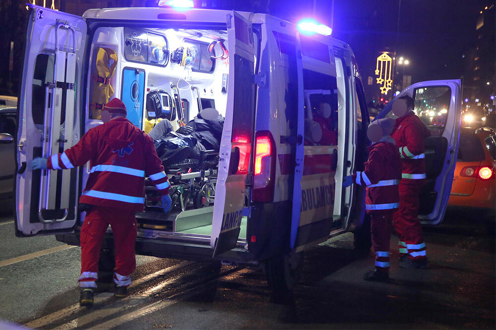 SAOBRAĆAJNA NESREĆA KOD OMOLJICE: Sudarili se putničko vozilo i kombi, šestoro povređenih (FOTO)