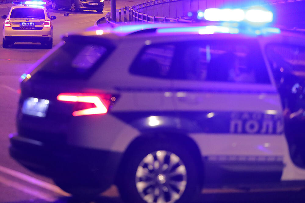 POLICIJA BLOKIRALA ČITAV REON NA KARABURMI: Novi detalji drame, muškarac izboden u stanu