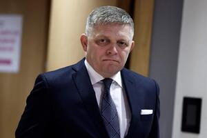 ROBERT FICO NA PRVOM SLUŽBENOM PUTU POSLE ATENTATA: Premijer Slovačke se vratio na dužnost