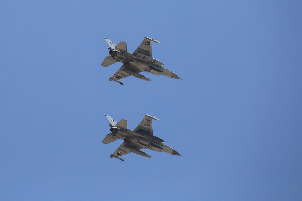 JOŠ NEĆE NA FRONT: Prva grupa ukrajinskih pilota završila obuku na F-16 u vojnoj bazi u Arizoni, sad kreću u Evropu
