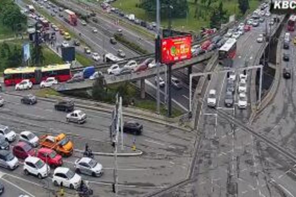 REKE AUTOMOBILA NA GAZELI I PANČEVCU: Ali sve se kreće, samo na auto-putu ide kao podmazano! (FOTO)