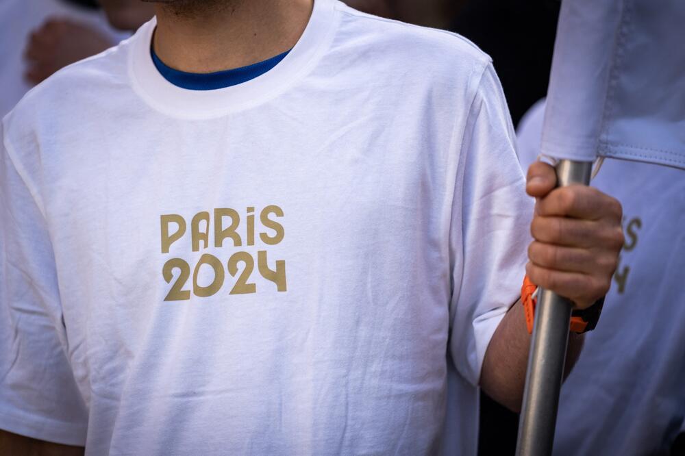 NASTAVAK PUTOVANJA OLIMPIJSKE BAKLJE: Olimpijski plamen se vratio u kontinentalnu Francusku posle boravka pod vodom