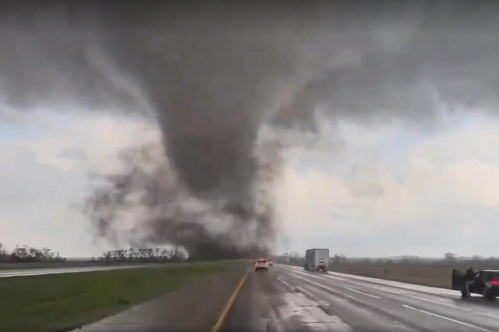 APOKALIPSA U AMERICI! Tornado uništio sve na svom putu, najmanje 11 mrtvih (VIDEO)