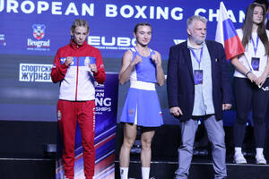 UŽIVO! SPEKTAKULARNA FINALA U BOKSU: Srbija ima sedam finalista! Kristina poražena od ruske takmičarke