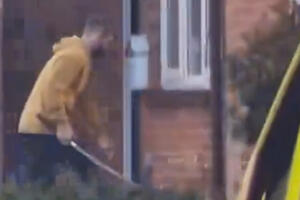 PRVI SNIMAK UŽASA U LONDONU! Zakucao se vozilom u kuću, pa mačem počeo da SEČE LJUDE PO ULICI (VIDEO)