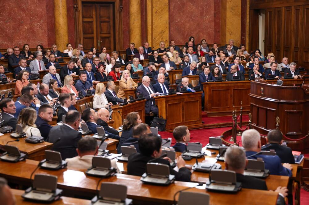 KURIR SAZNAJE! Narodni poslanik završio u bolnici! Zadobio TEŠKE POVREDE obe noge (FOTO)