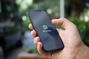 SPREMA SE POGODNOST I ZA KORISNIKE IPHONA: Delite slike i video sa WhatsApp-a bez internet veze