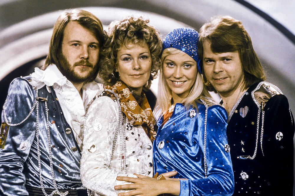 KAD SE DIRIGENT POJAVIO U KOSTIMU NAPOLEONA SVI SU ZANEMELI: Kako je ABBA pobedila na Evroviziji pre 50 godina i postala SENZACIJA