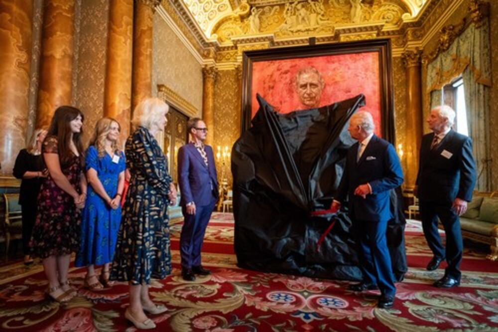 ŠTA SE KRIJE IZA BIZARNIH PORTRETA: Istina o umetnici baca novo svetlo na PROŠLOST kraljevske porodice i Čarlsovu "krvavu" sliku