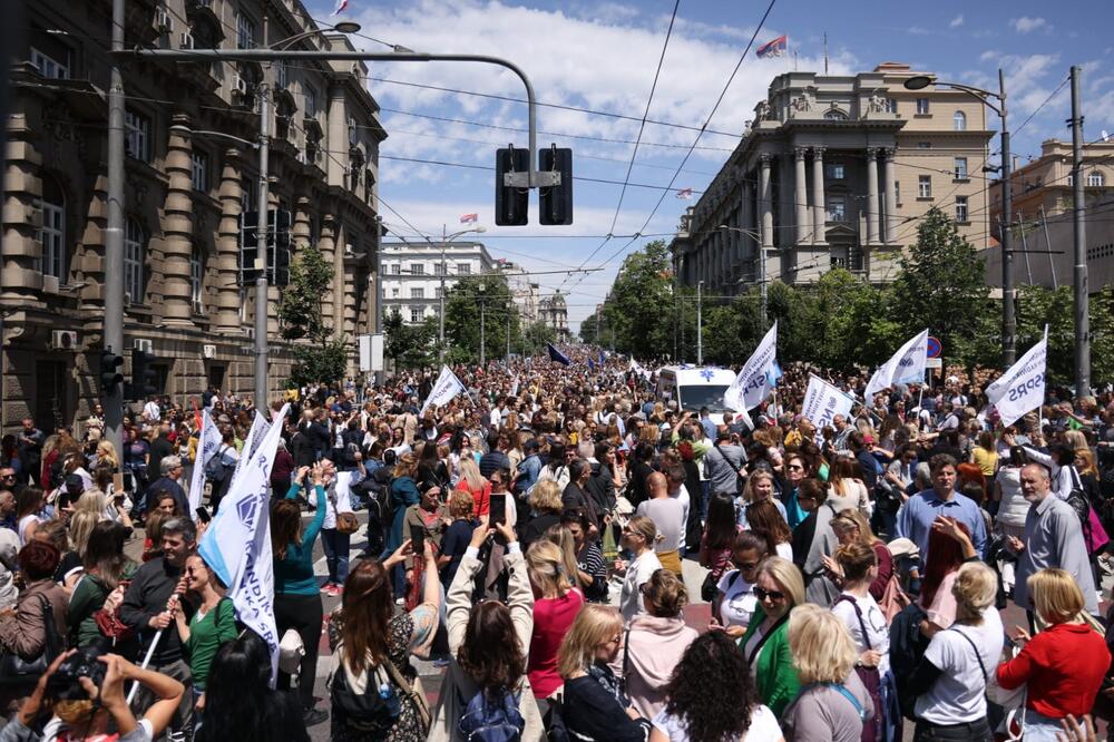 KURIR SAZNAJE: Usvojen zahtev prosvetara da se napad na njih tretira kao napad na advokate!