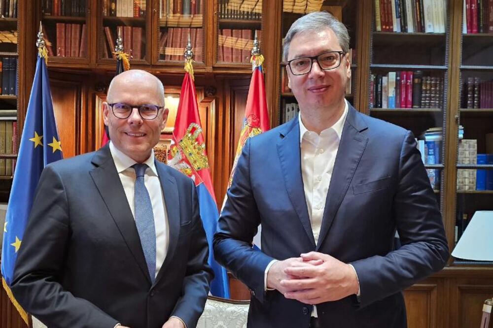 VAŽAN SASTANAK NA ANDRIĆEVOM VENCU: Predsednik Vučić s poslanikom Bundestaga o ekonomskoj saradnji sa Nemačkom (FOTO)