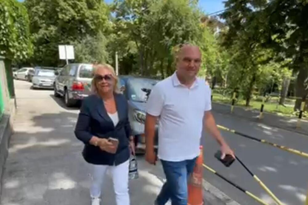 GOCA I MIHAJLO ŠAULIĆ STIGLI NA GLASANJE! Generalni konzul samo zbog izbora iz Ciriha stigao u Srbiju! (FOTO+VIDEO)