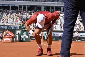 NOVAK IDE NA OPERACIJU KOLENA! Sigurno propušta Vimbldon, a učešće na Olimpijskim igrama je pod znakom pitanja!