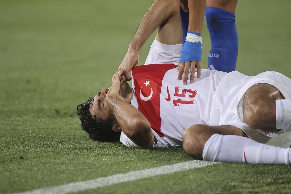 OGROMAN HENDIKEP! Ozan Kabak zbog povrede kolena propušta Evropsko prvenstvo - pokidao je prednje ukršene ligamente!