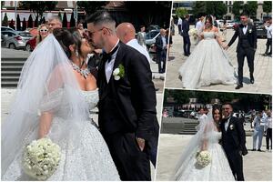 TAMARA I DARKO UZ TRUBAČE STIGLI ISPRED HRAMA Mlada blista u venčanici i nakitu od 20.000 € Sledi intimni čin venčanja i krštenja
