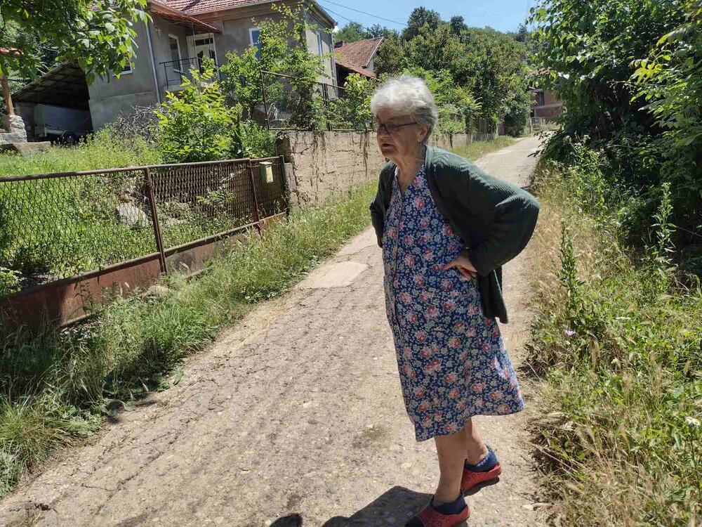 baka biserka neutešno nakon zločina pokazuje imanje porodice milojević u selu jakovac