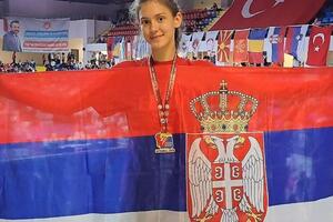 ZLATNA NINA (13) OSTVARILA SAN: Podigla srpsku trobojku na pobedničkom postolju na prvenstvu Balkana! Karate zavolela još u vrtiću