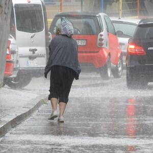 RHMZ upozorio na obilne padavine, u Beogradu već pljušti: Temperatura pala,