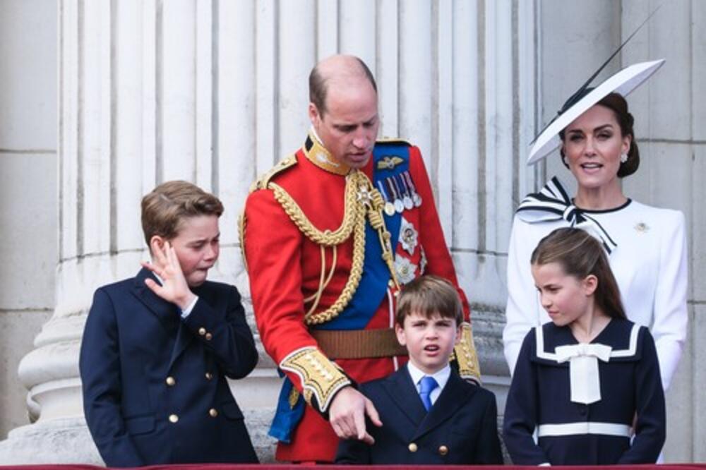 Принцот Вилијам, принцот Џорџ, Кејт Мидлтон, принцезата Шарлот, принцот Луис