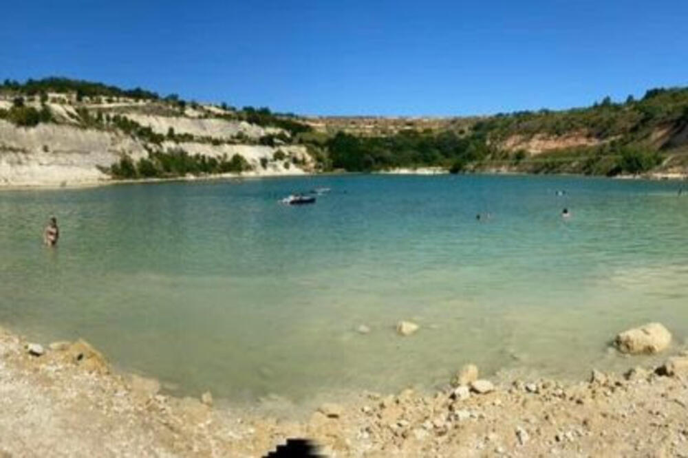 SREMSKI KARIBI: Bešenovačko jezero, dragulj Fruške gore, na kom je kupanje zabranjeno (FOTO)