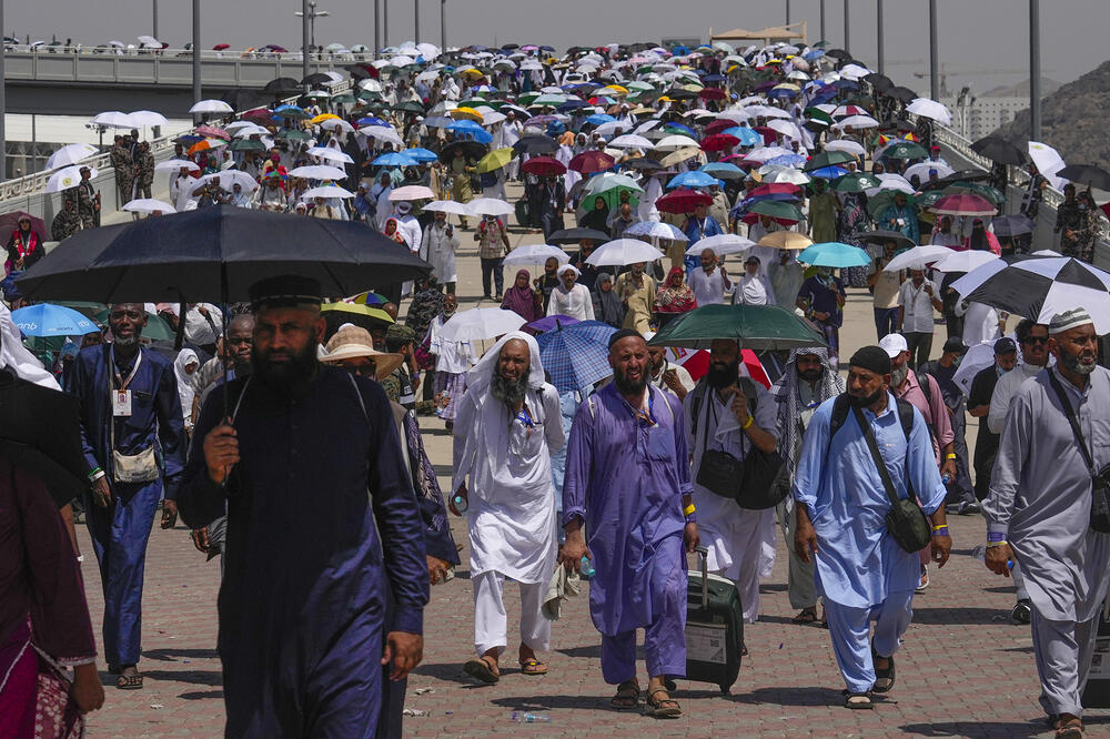 UMRLO VIŠE OD 550 HODOČASNIKA U MEKI Temperatura prešla 50 stepeni u Velikoj džamiji