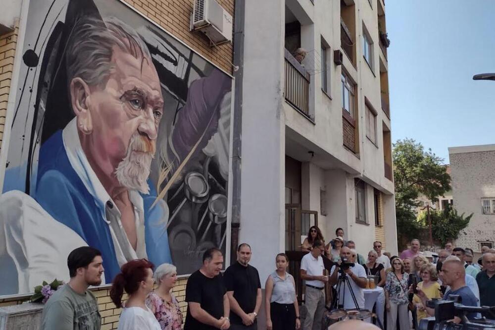 NIŠLIJE ODALE POČAST DODERU: Osvanuo prvi mural posvećen jednom novinaru (FOTO)